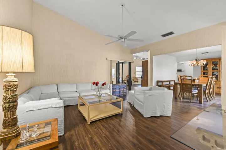 05 Living room 02