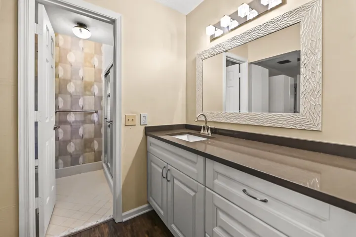 23 Bathroom 01