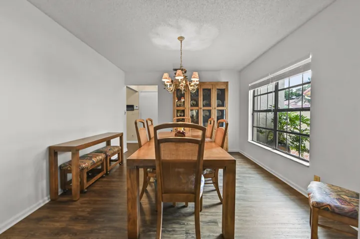07 Dining room 01
