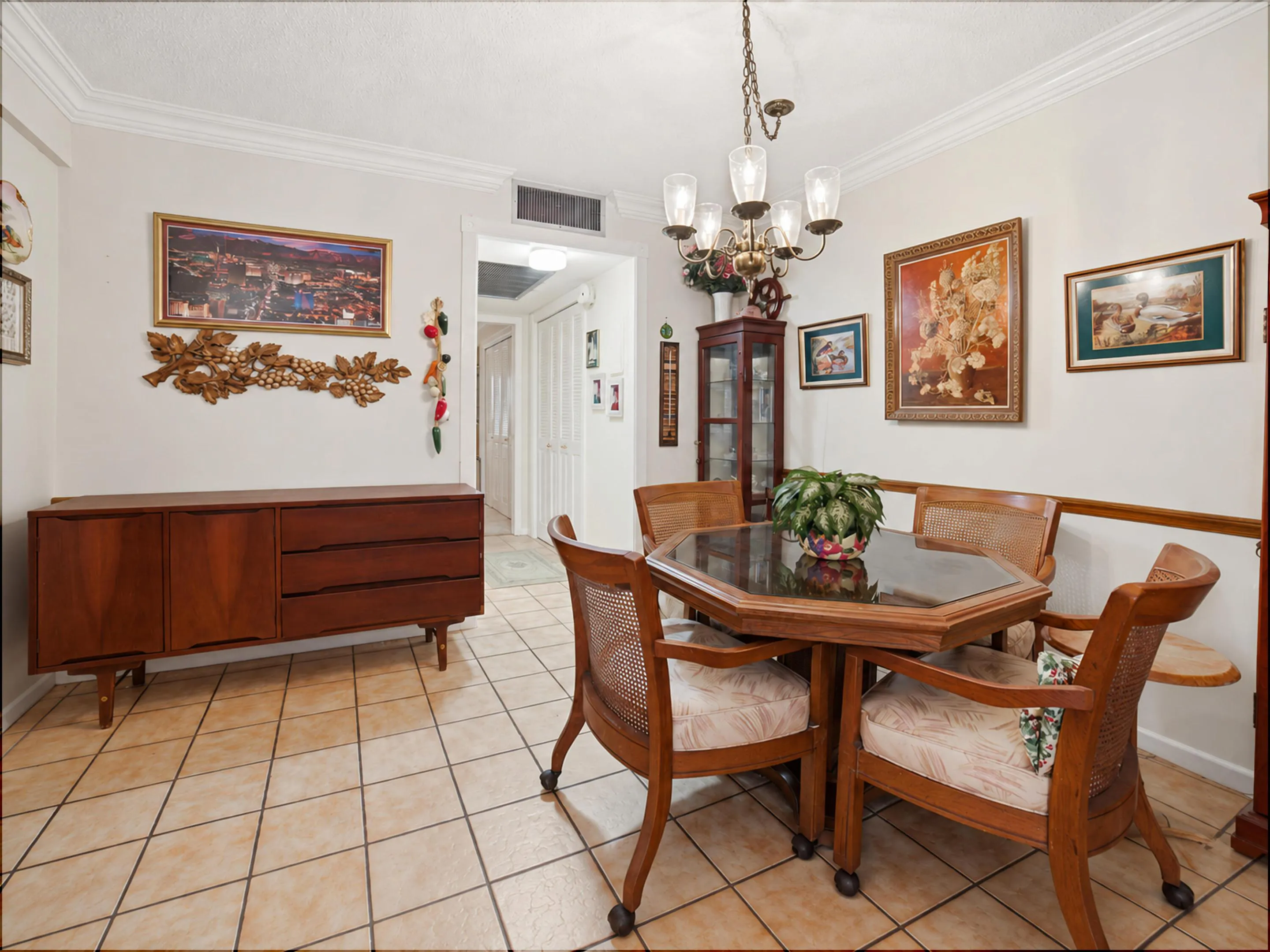 18-Dining Area