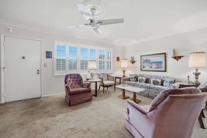 07-Livingroom-C