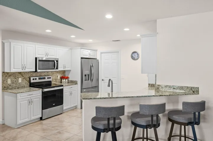 10-web-or-mls-7 Mediterranean Blvd E - 1