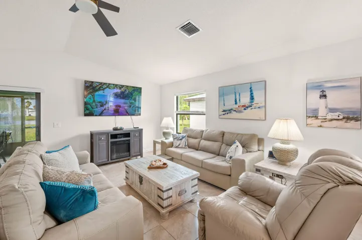 16-web-or-mls-7 Mediterranean Blvd E - 1