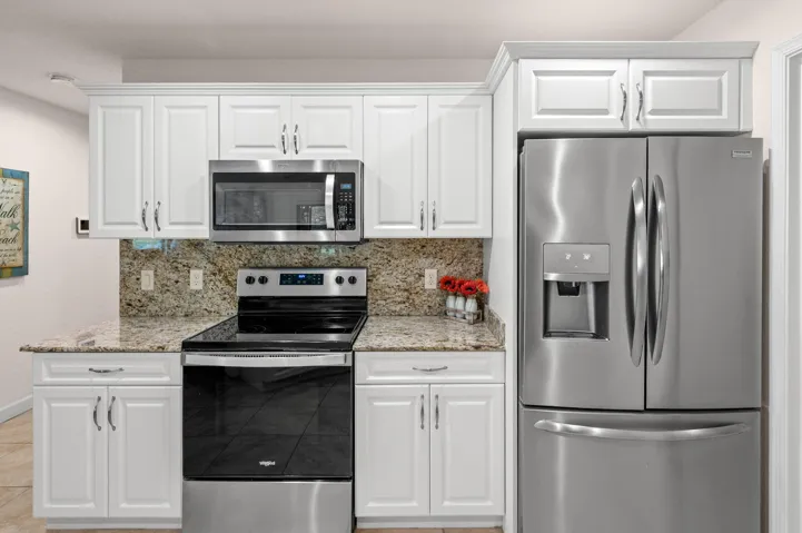 11-web-or-mls-7 Mediterranean Blvd E - 1