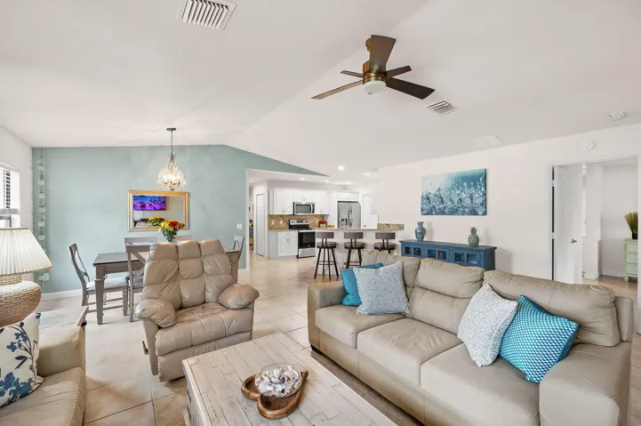 17-web-or-mls-7 Mediterranean Blvd E - 1