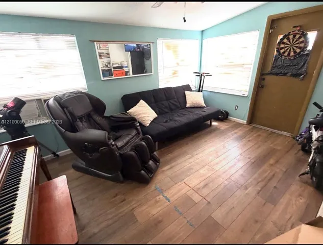 Photo 11