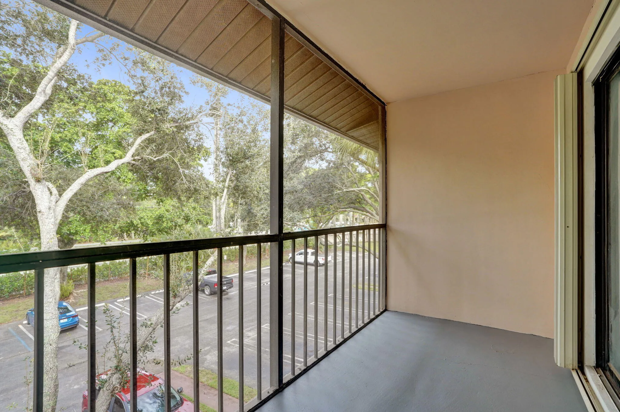 SCREENED PATIO