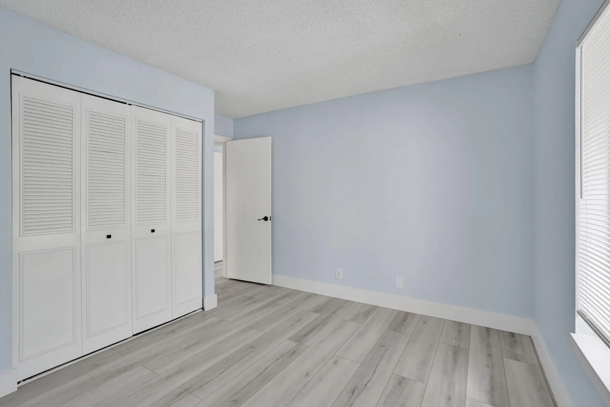 GUEST BEDROOM WITH WALL CLOSET