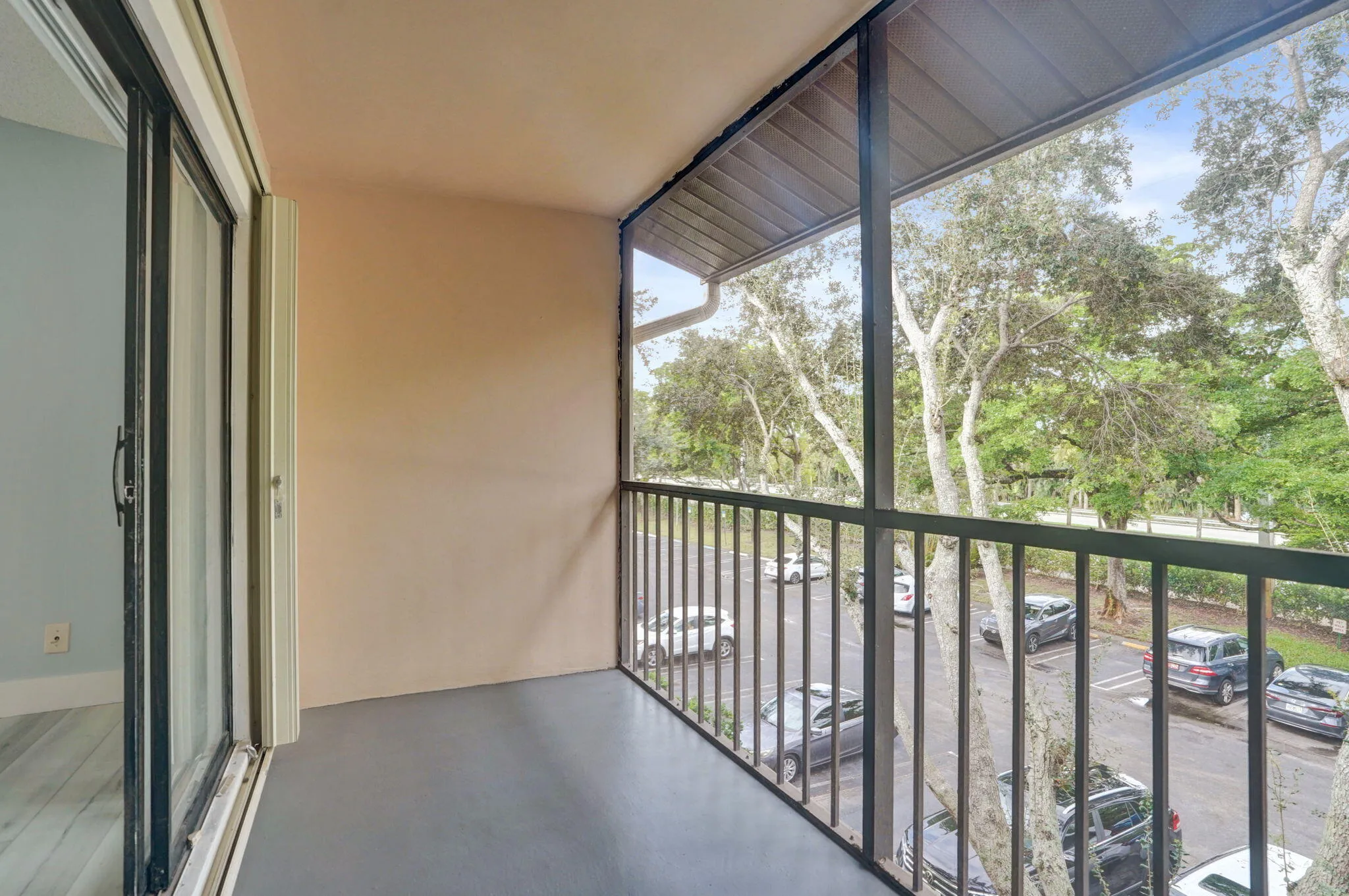LARGE PATIO