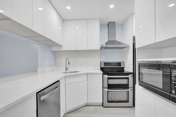 BRAND NEW KITCHEN!!