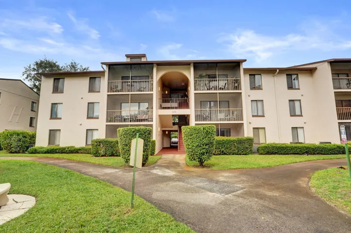 WELL MAINTAINED COMMUNITY