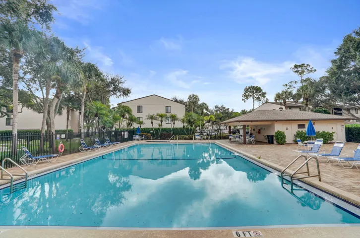 COMMUNITY POOL WITH BATHROOMS