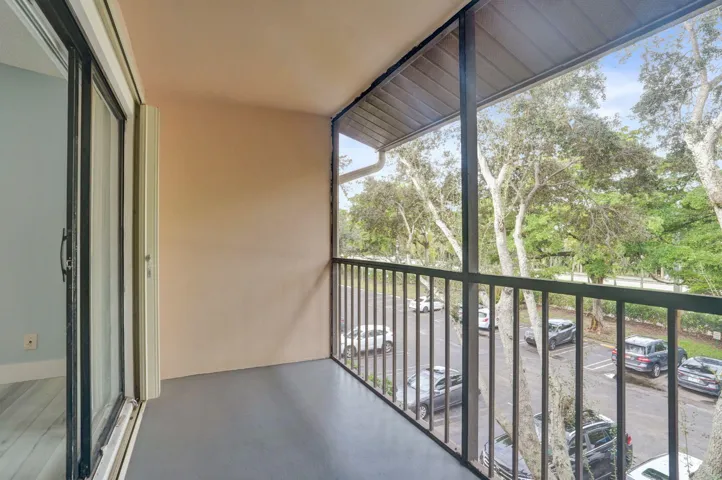 LARGE PATIO