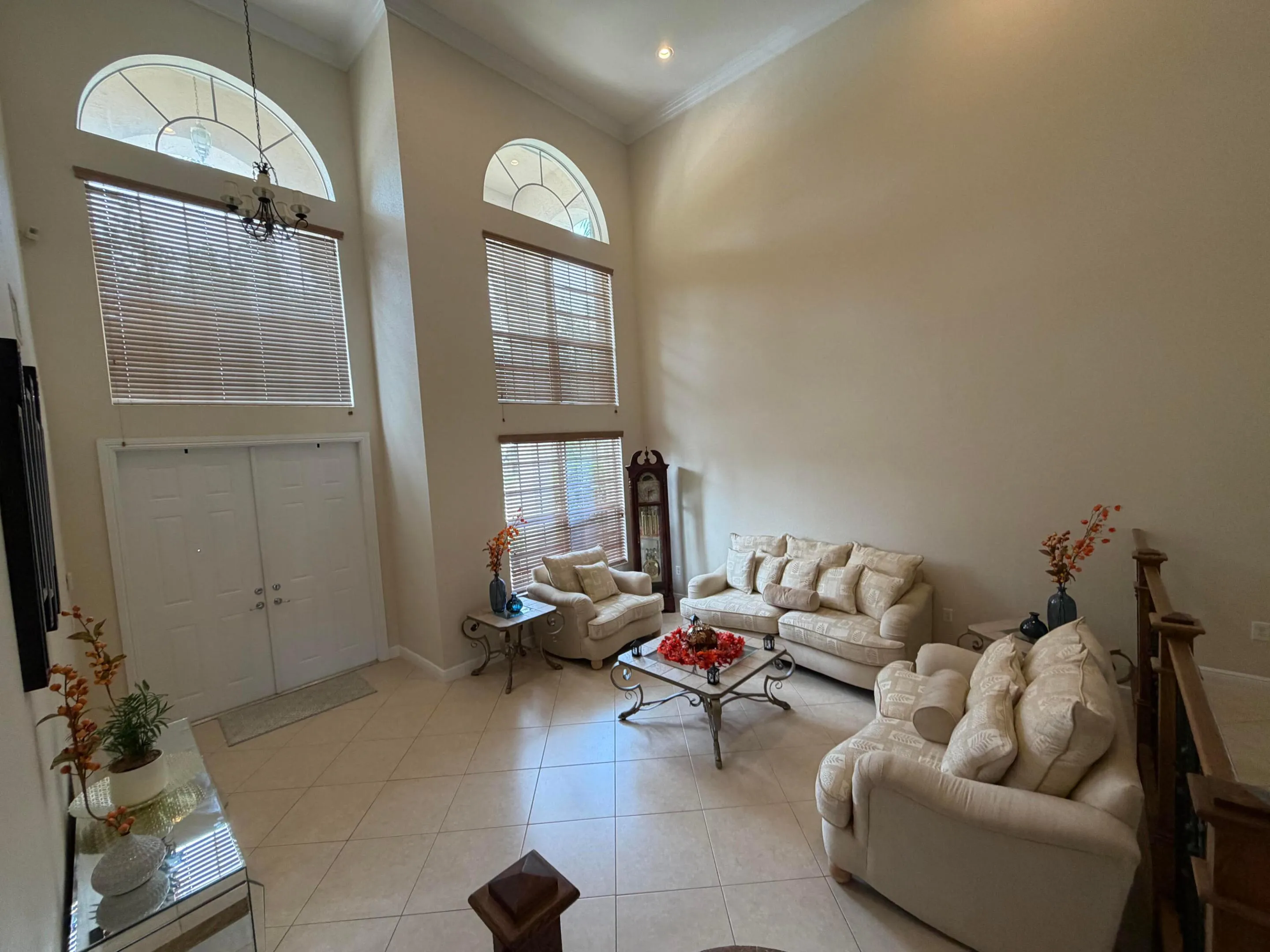 11128 living room2
