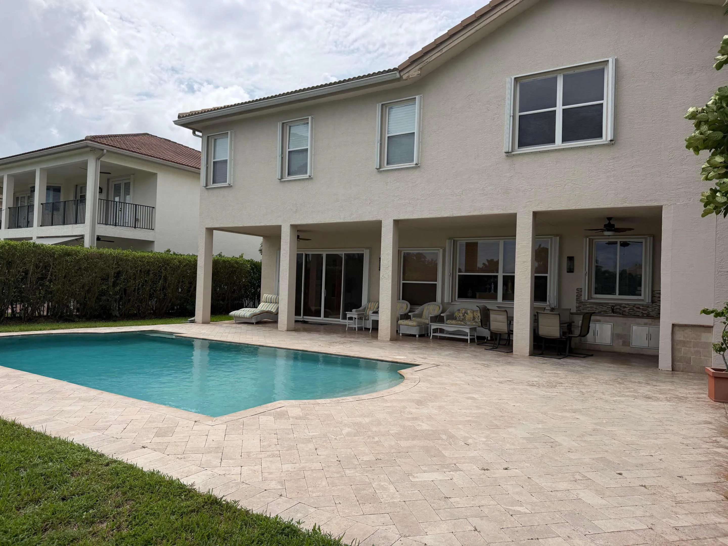 11128 Pool