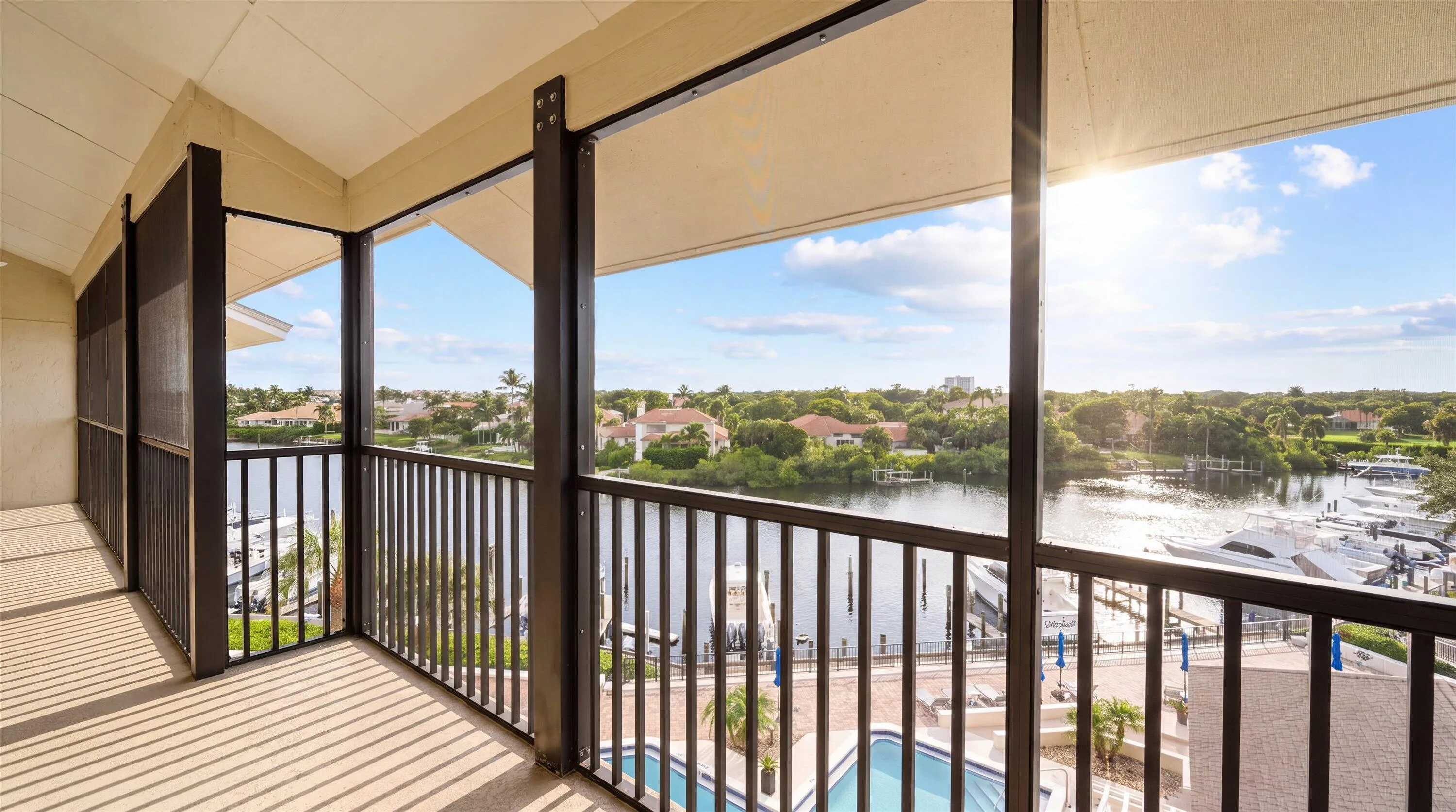 23-16910 Bay St E501