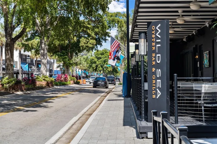 Las Olas Blvd