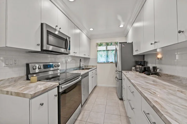 06 Kitchen