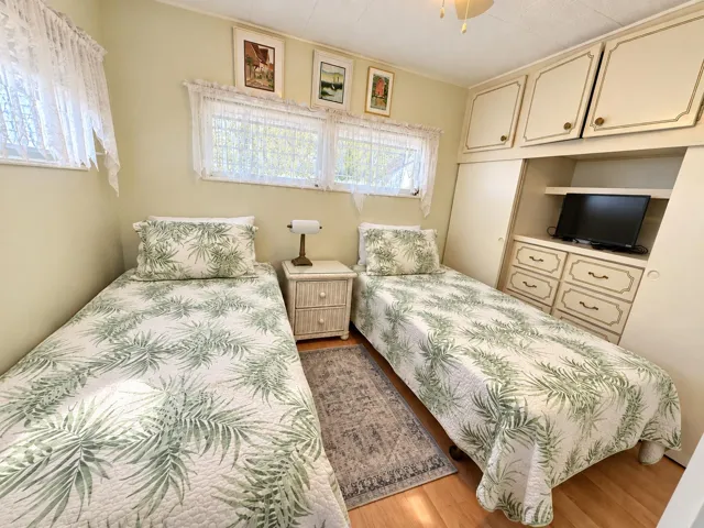 twin beds