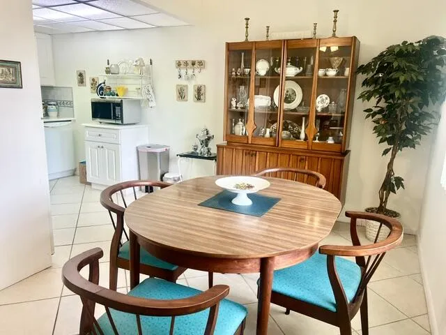 1083 Oak - Dining:Hutch:Kit