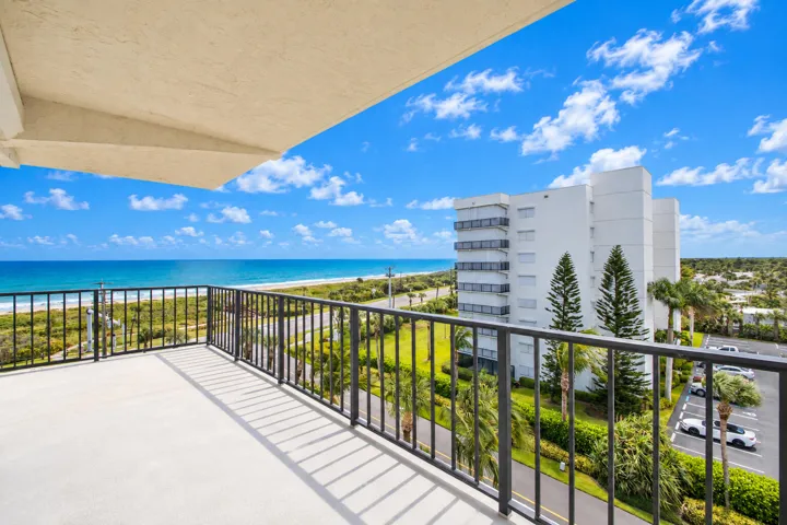 Ample wraparound balcony, with magnificent views!