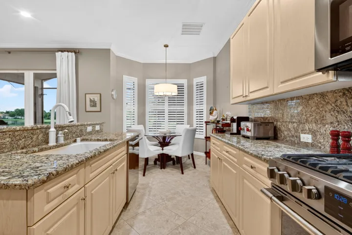 Bay window breakfast area