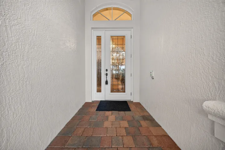 Screened in entryway