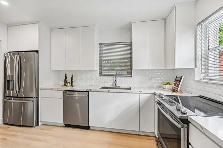 18-web-or-mls-NE 165th St-S0110-018