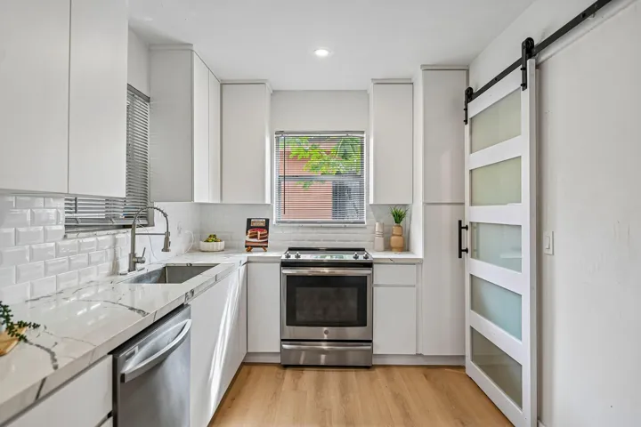 19-web-or-mls-NE 165th St-S0110-019