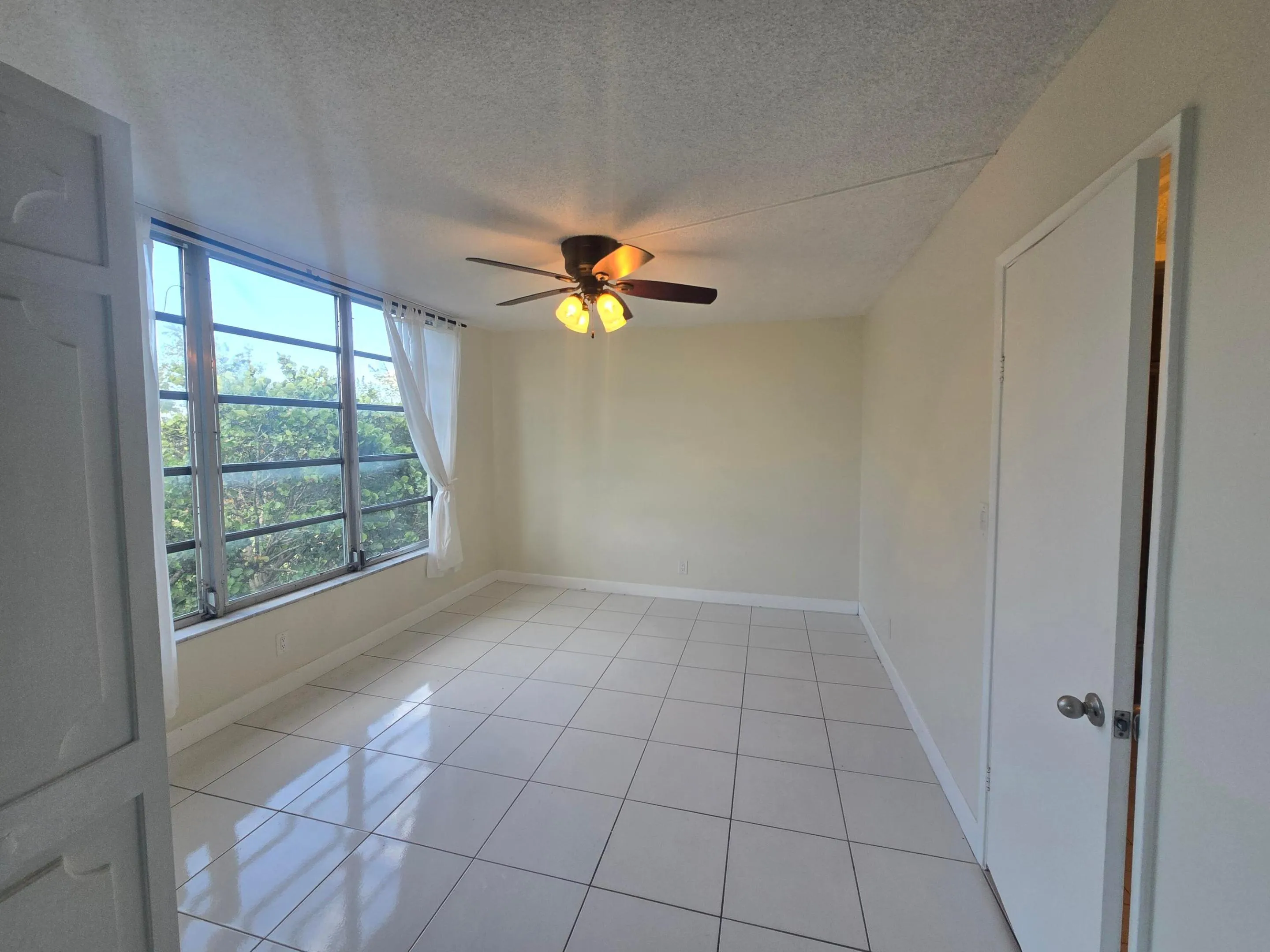1000292645