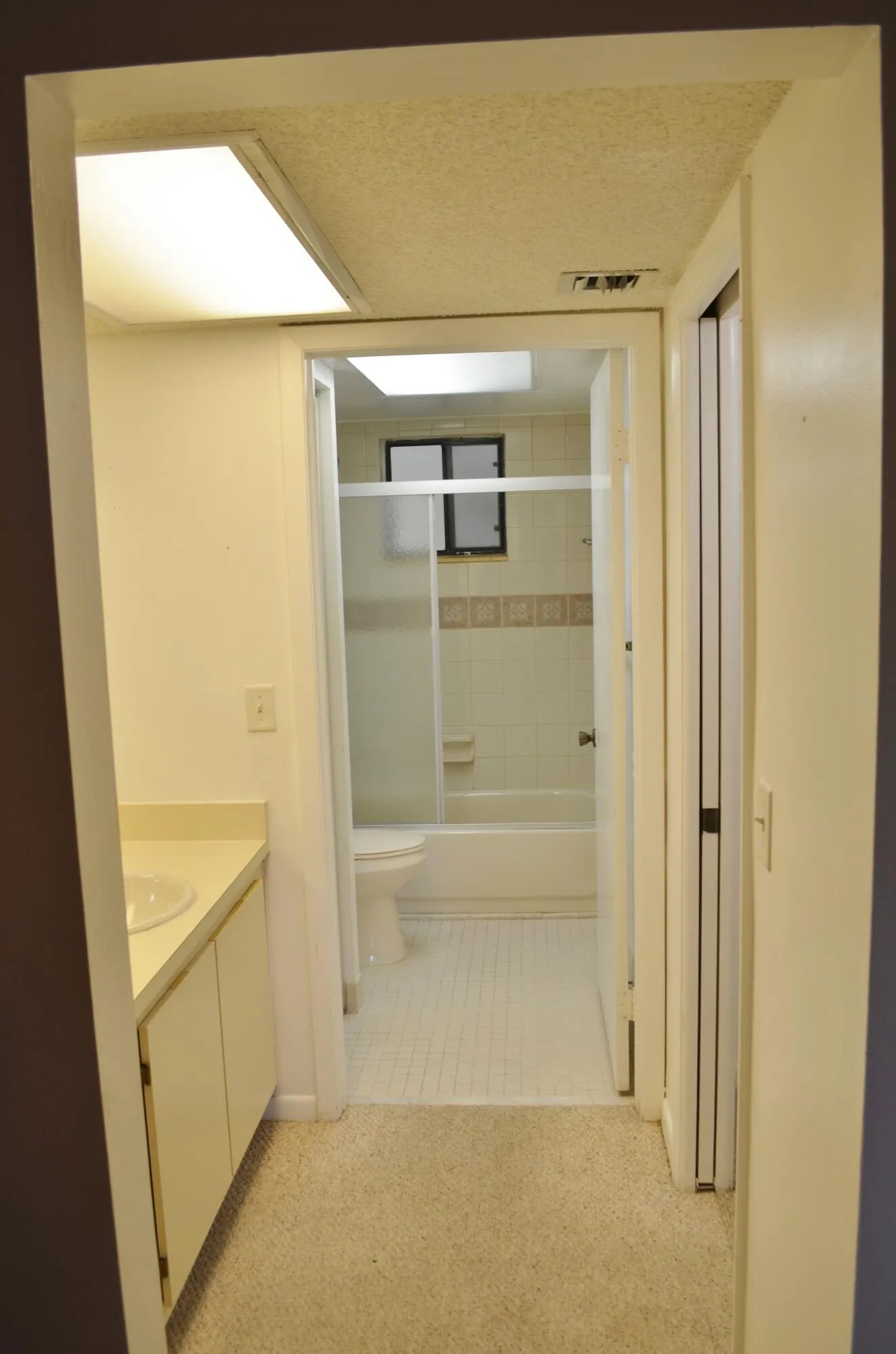 Bedroom in suite bath n closet