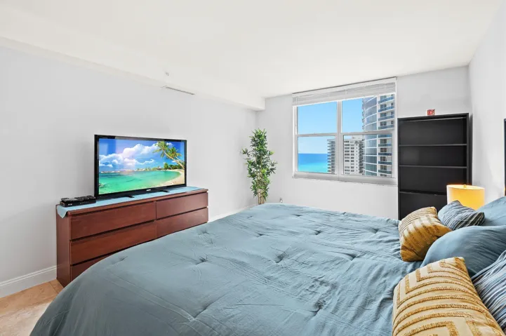 17-web-or-mls-2501-s-ocean-dr-1516
