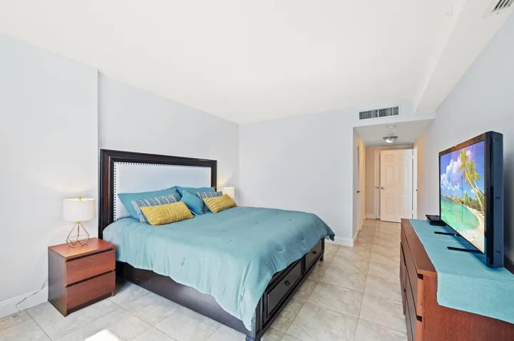 16-web-or-mls-2501-s-ocean-dr-1516