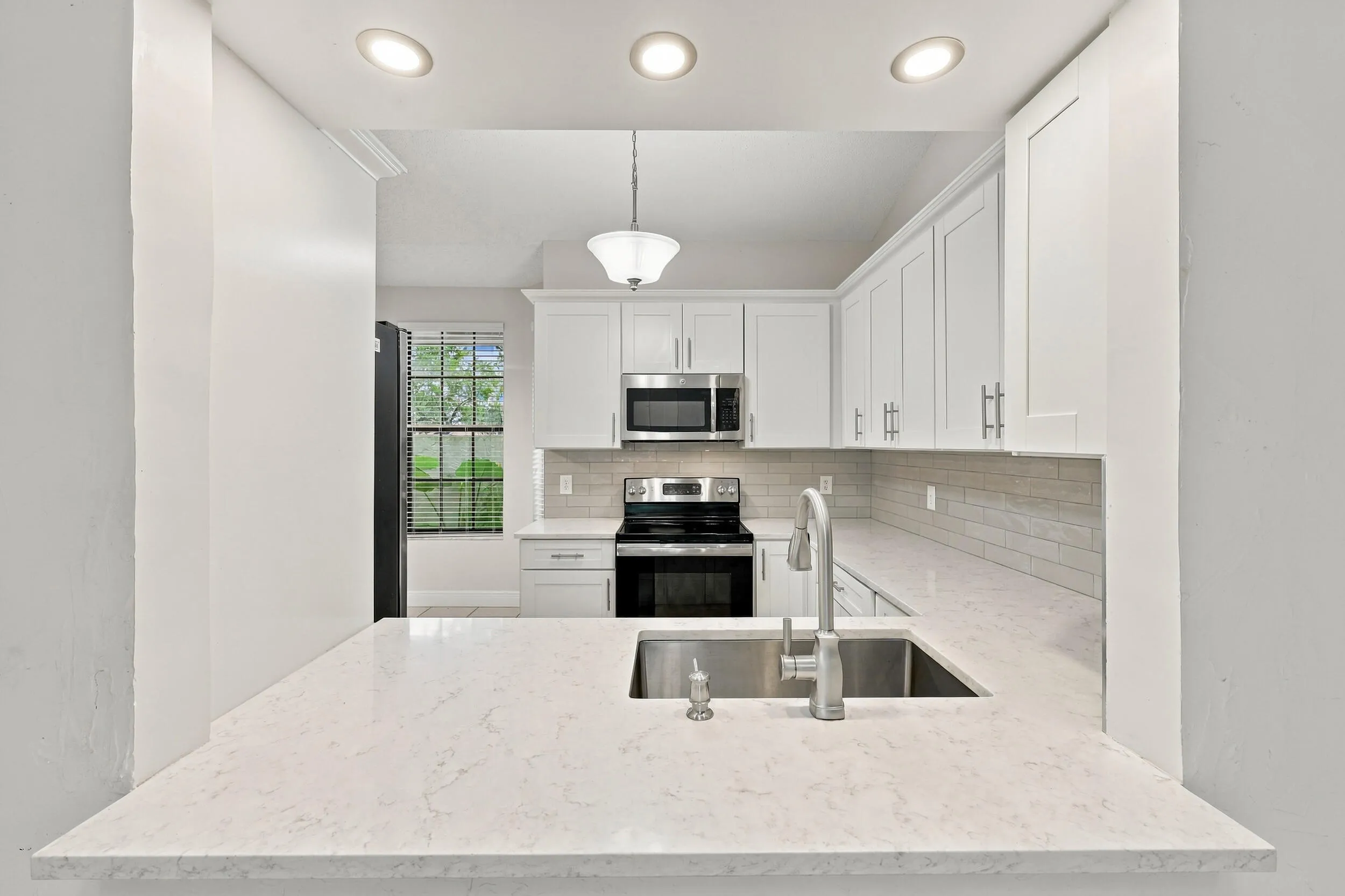 Breakfast bar with a large stainless steel sink and a single-handle faucet