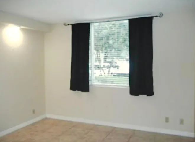 BEDROOM NO FURNITURE