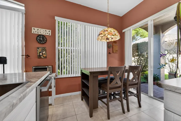 Light, bright Breakfast Nook
