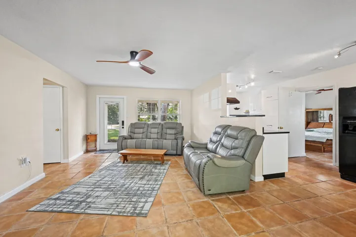 48-web-or-mls-Livingroom_1