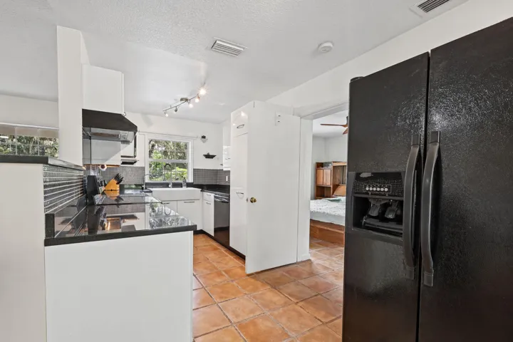 46-web-or-mls-Kitchen_5