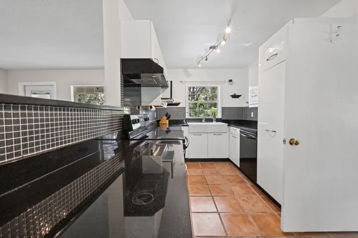 45-web-or-mls-Kitchen_4