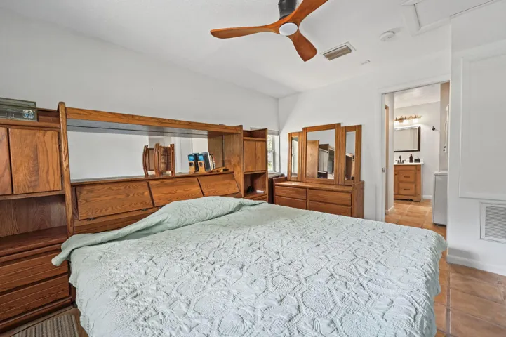 60-web-or-mls-Main Bedroom_3