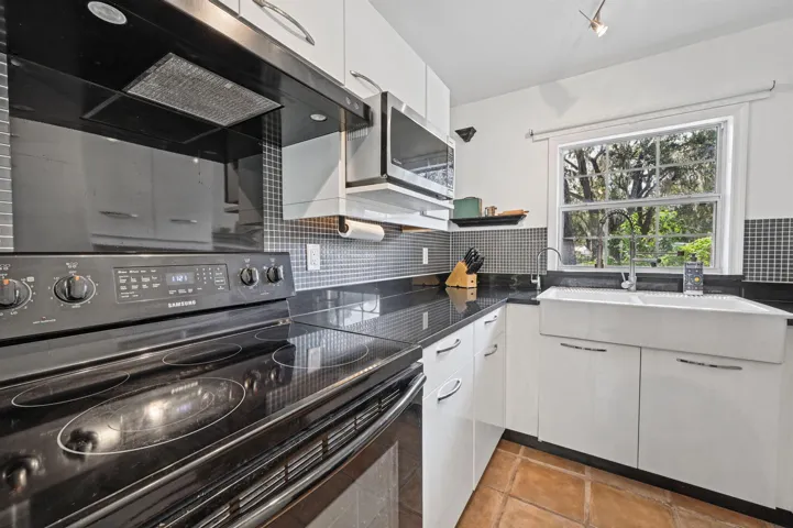 42-web-or-mls-Kitchen_1