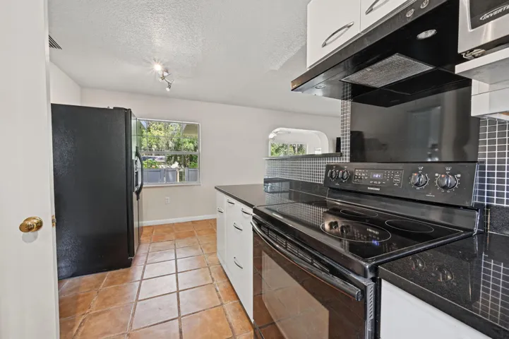 43-web-or-mls-Kitchen_2