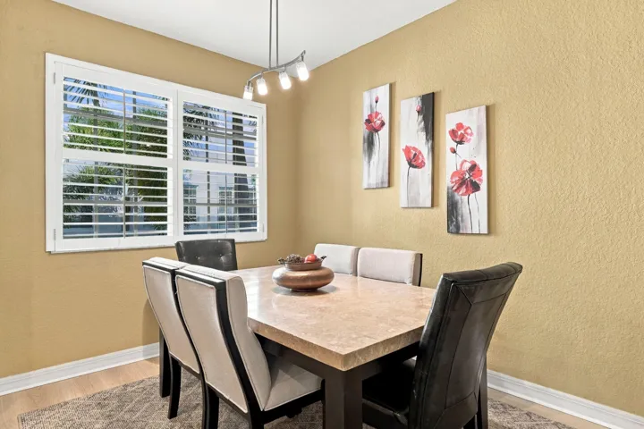 Dining area/Kitchen