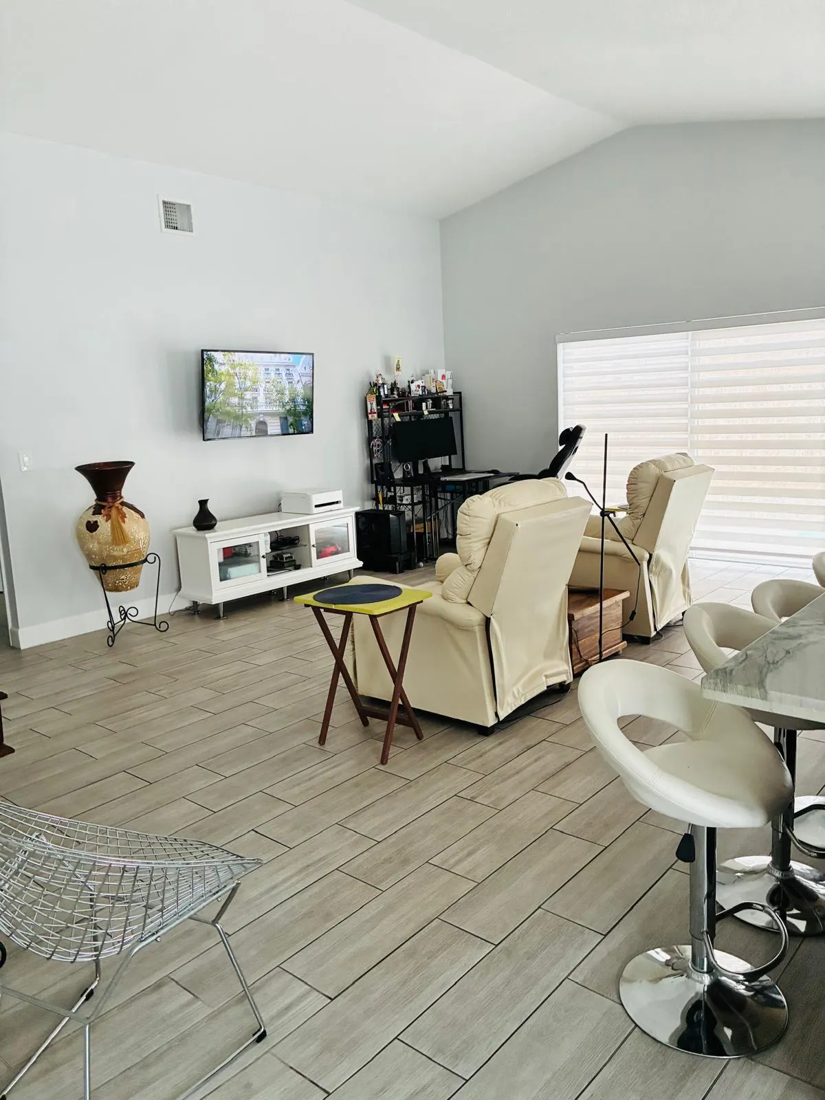 LIVINGROOM 6