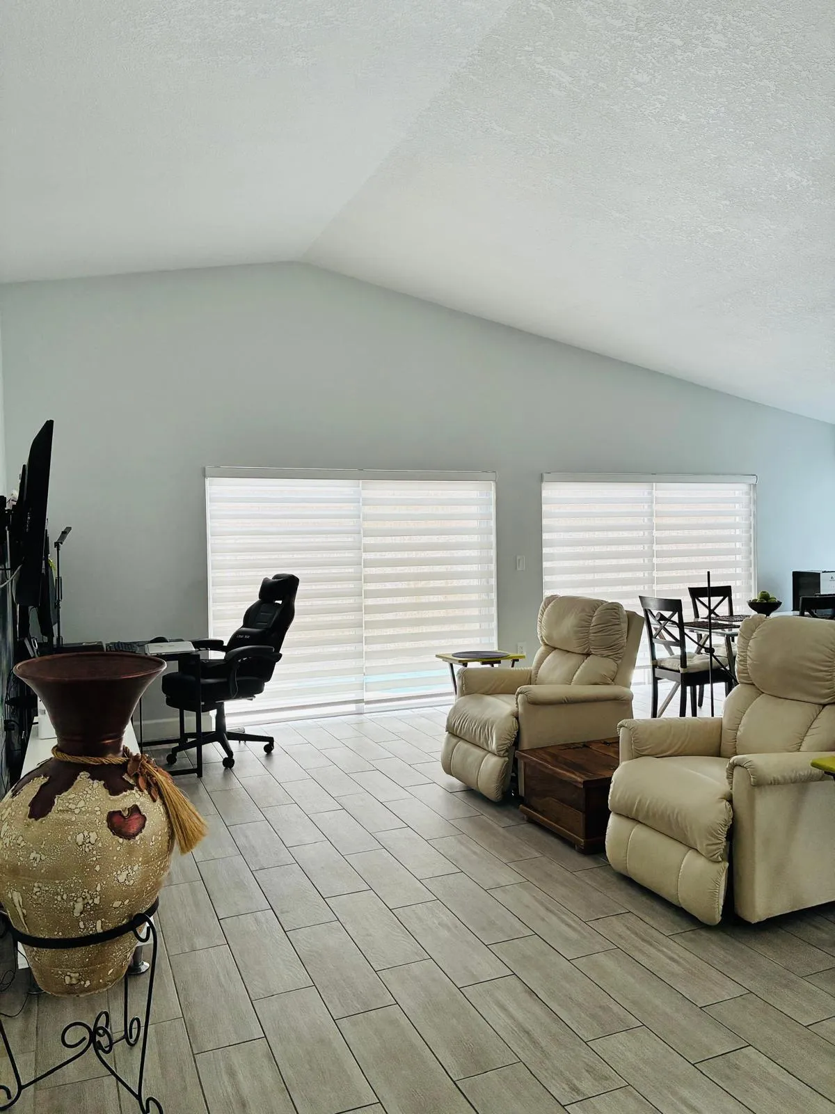 LIVINGROOM 1