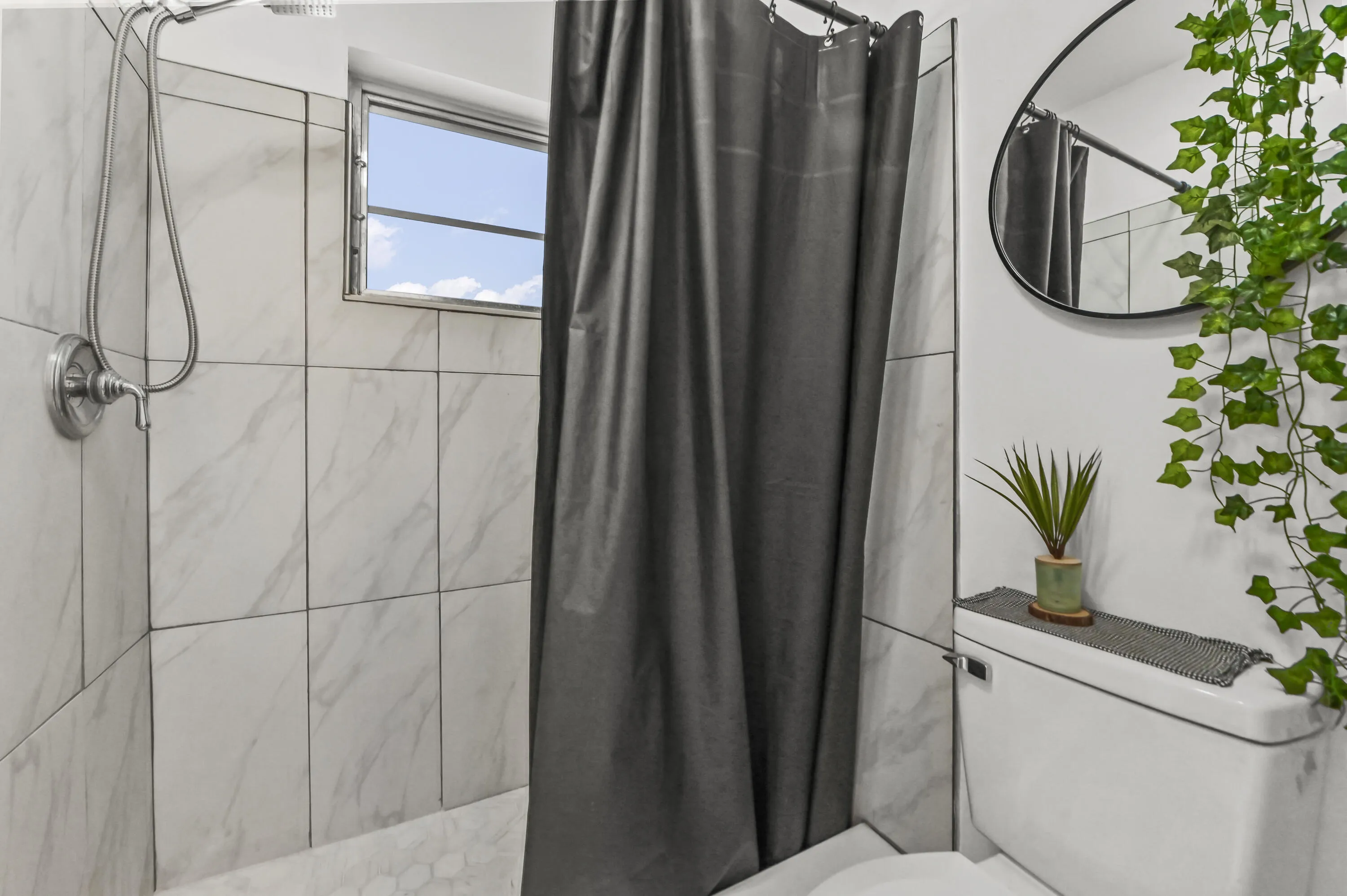 22 Bathroom 02