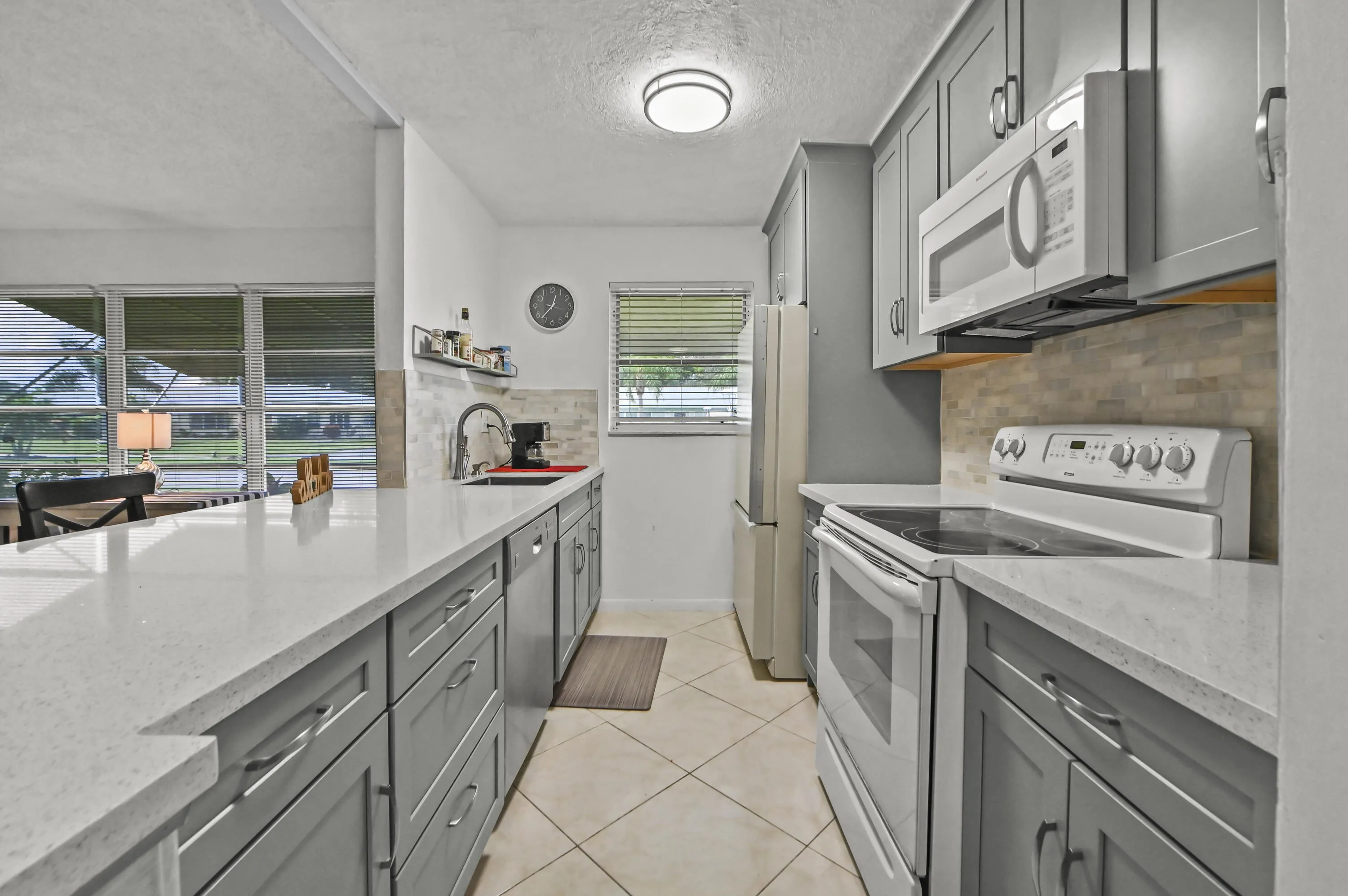 14 Kitchen 01