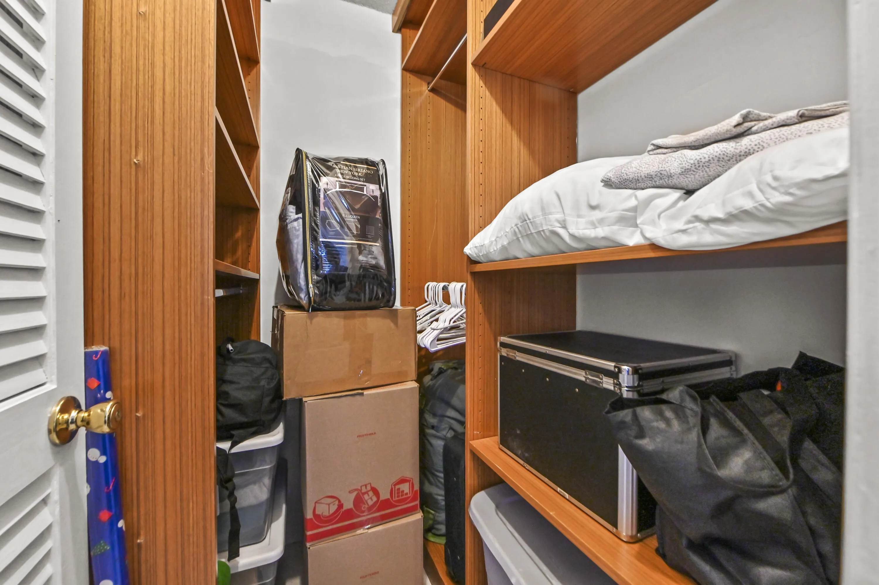 20 Closet 01