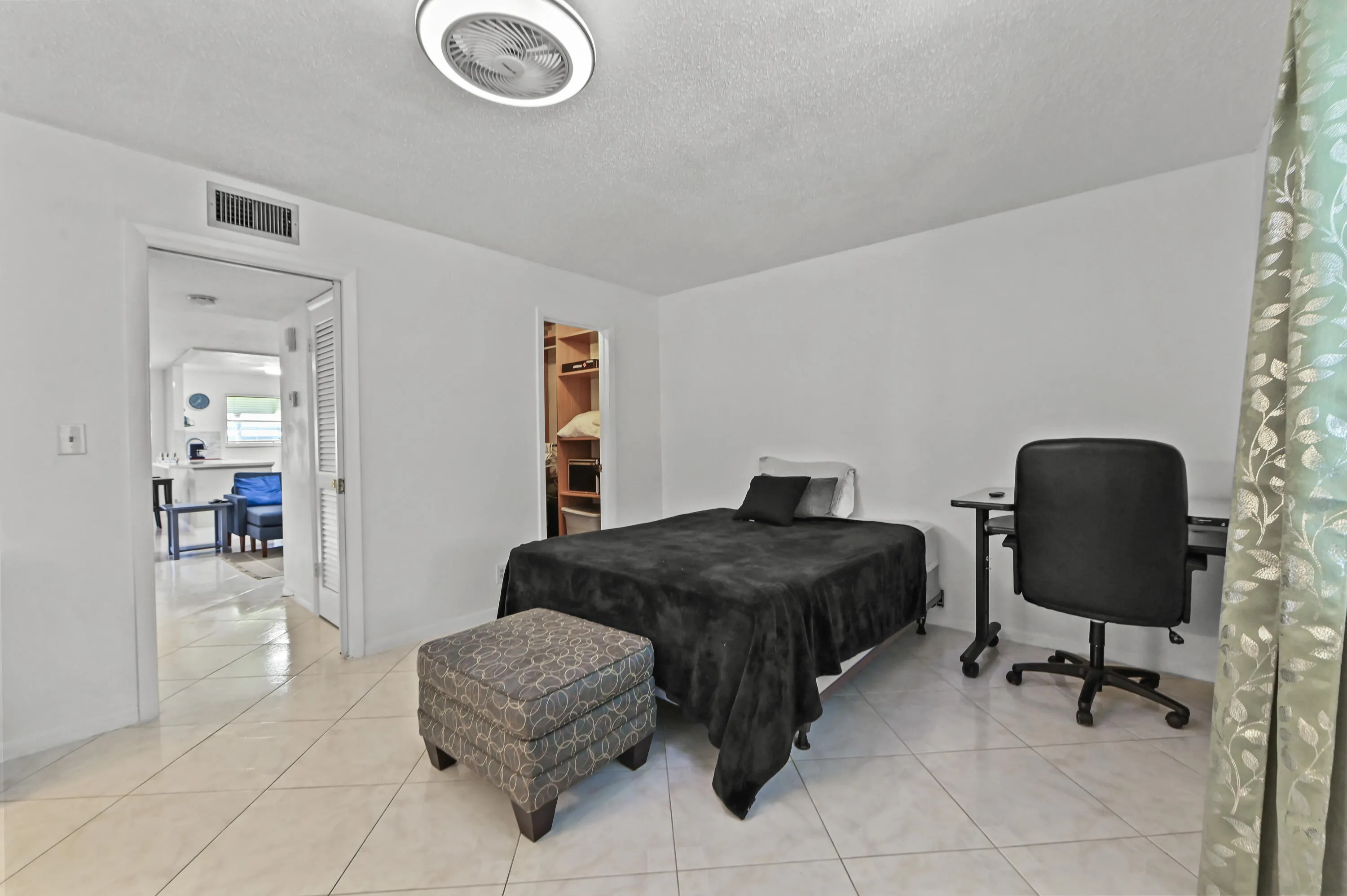 18 Bedroom 03
