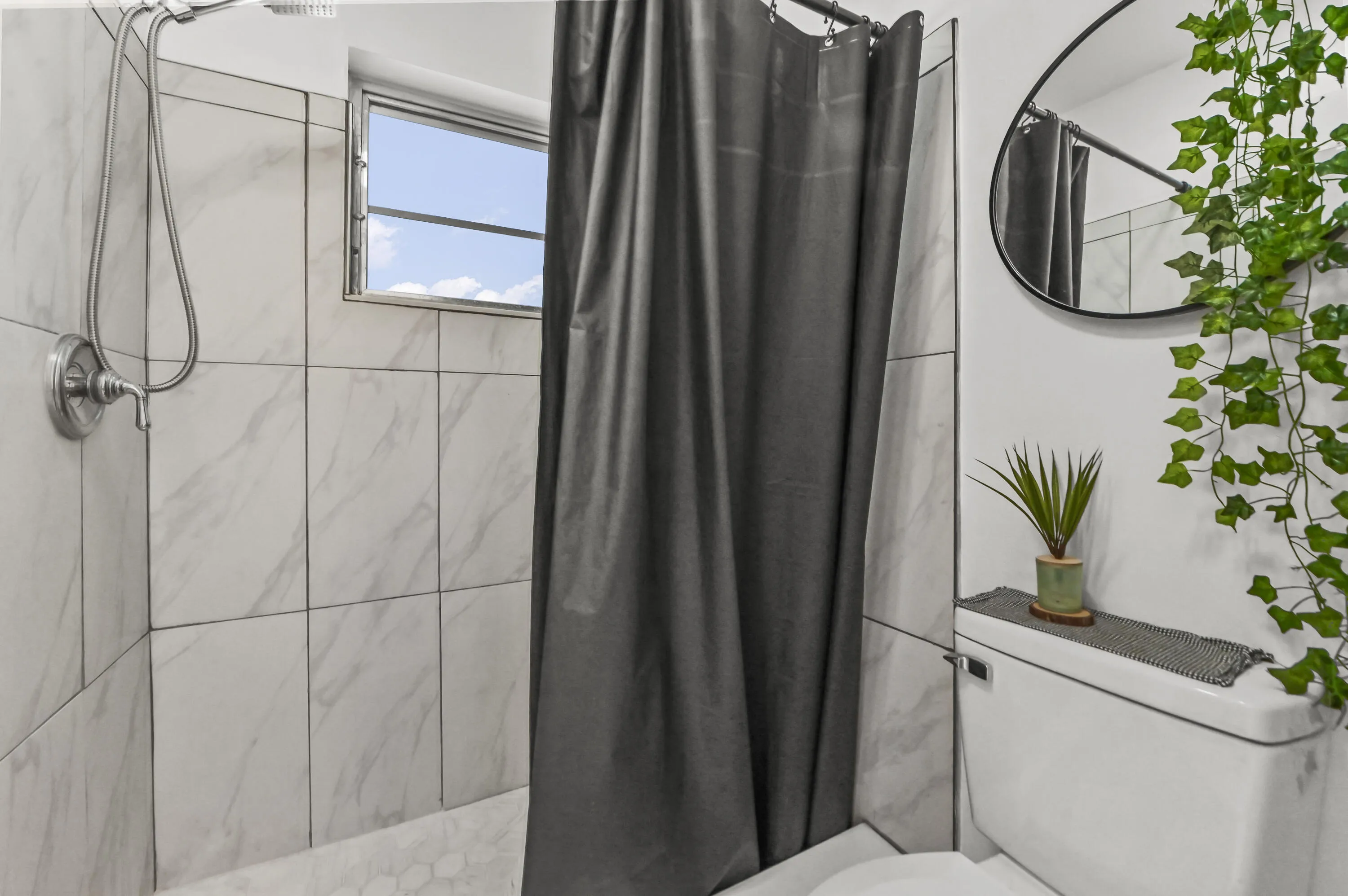 22 Bathroom 02